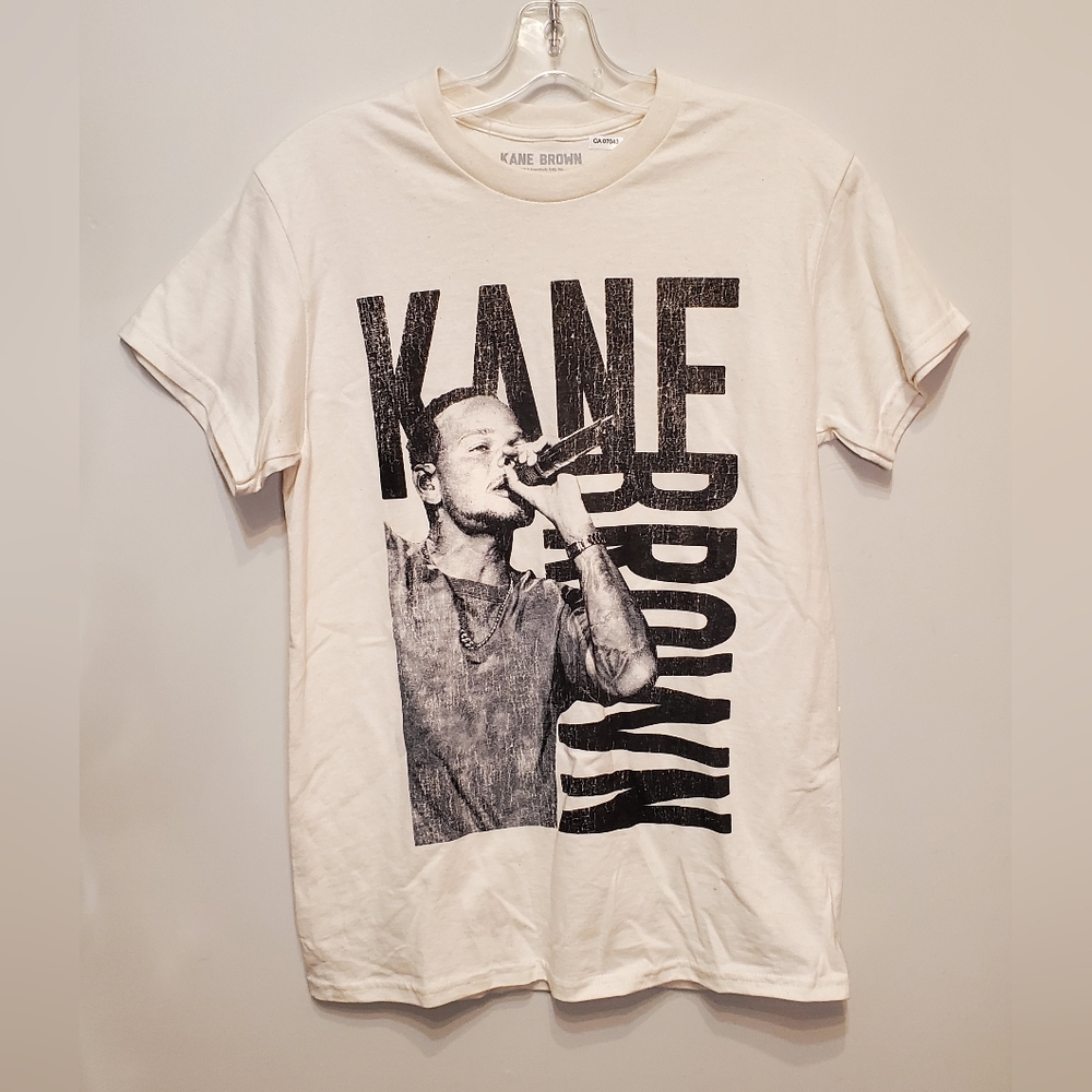 220. NWOT - Kane Brown Graphic T-Shirt